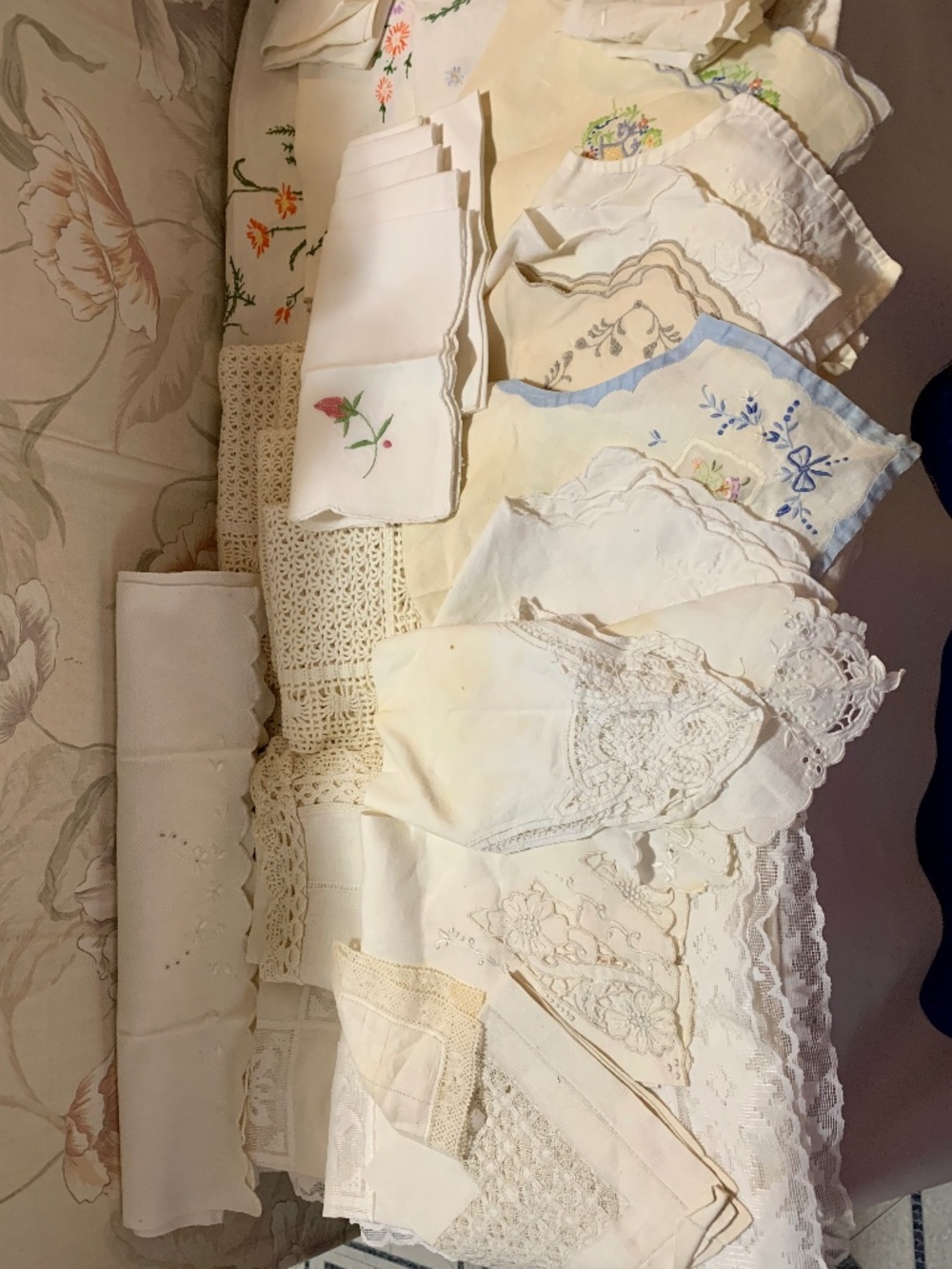 Lot Vintage Embroidered Crocheted Tablecloth Runners Napkins Craft Upcycle Use